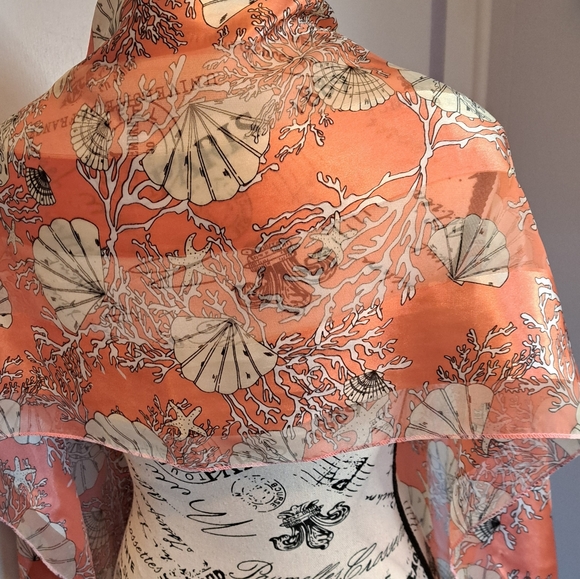 A scarf ✨️ silk feel made in Korea - Picture 4 of 8